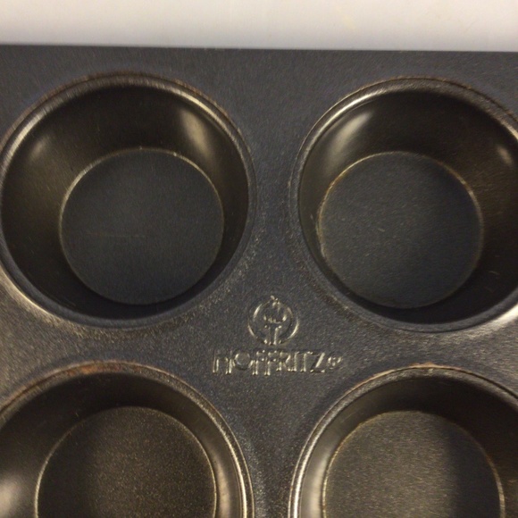 HOFFRITZ 12 CUPCAKE CAST ALUMINUM PAN...USED.. - Picture 2 of 5